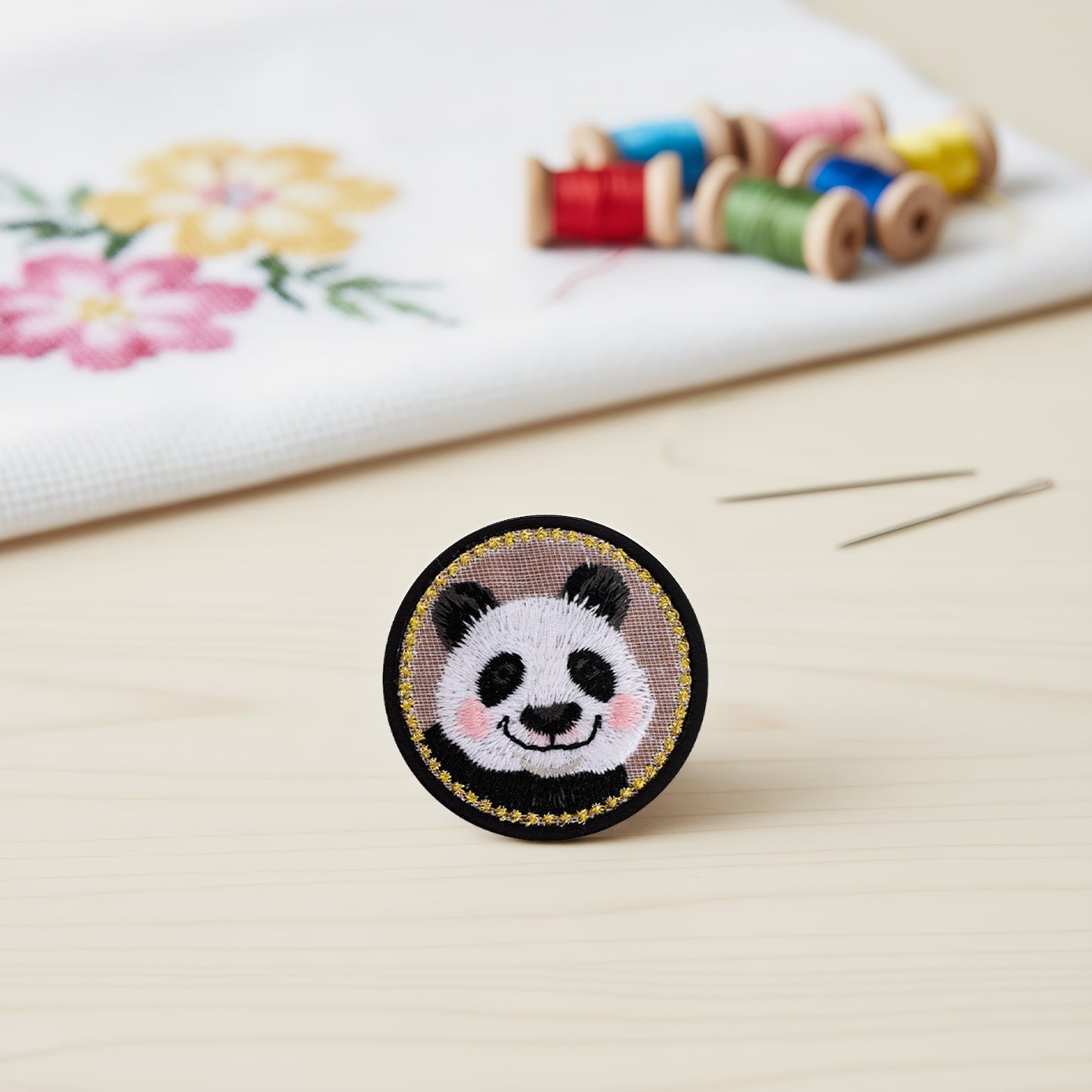 Quilted Animal Magnetic Needle Minder 40mm Needle Holder Back Suction Design Wooden Base for Cross Stitch Embroidery Needlework Accessories (Panda)