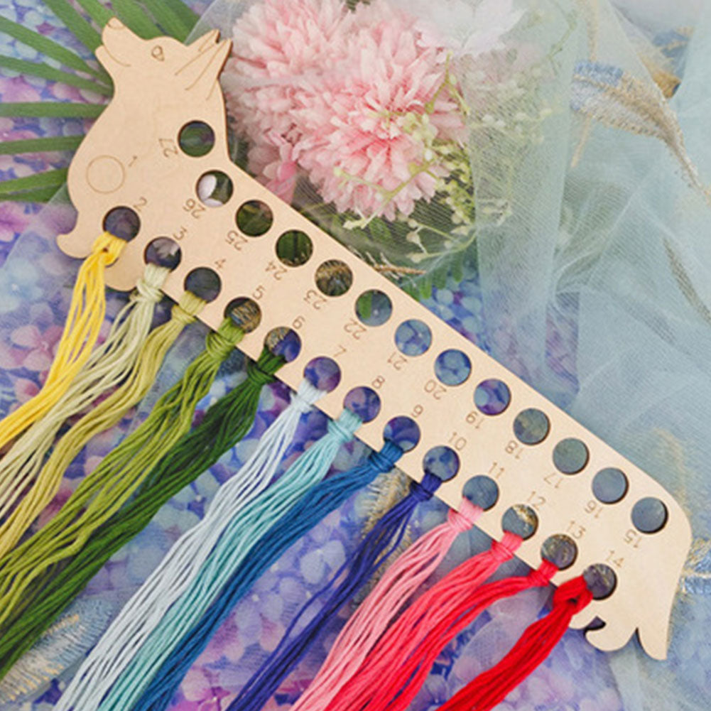 Wooden Carved Cross Stitch Thread Board Embroidery Thread Plate Tools (Dog)