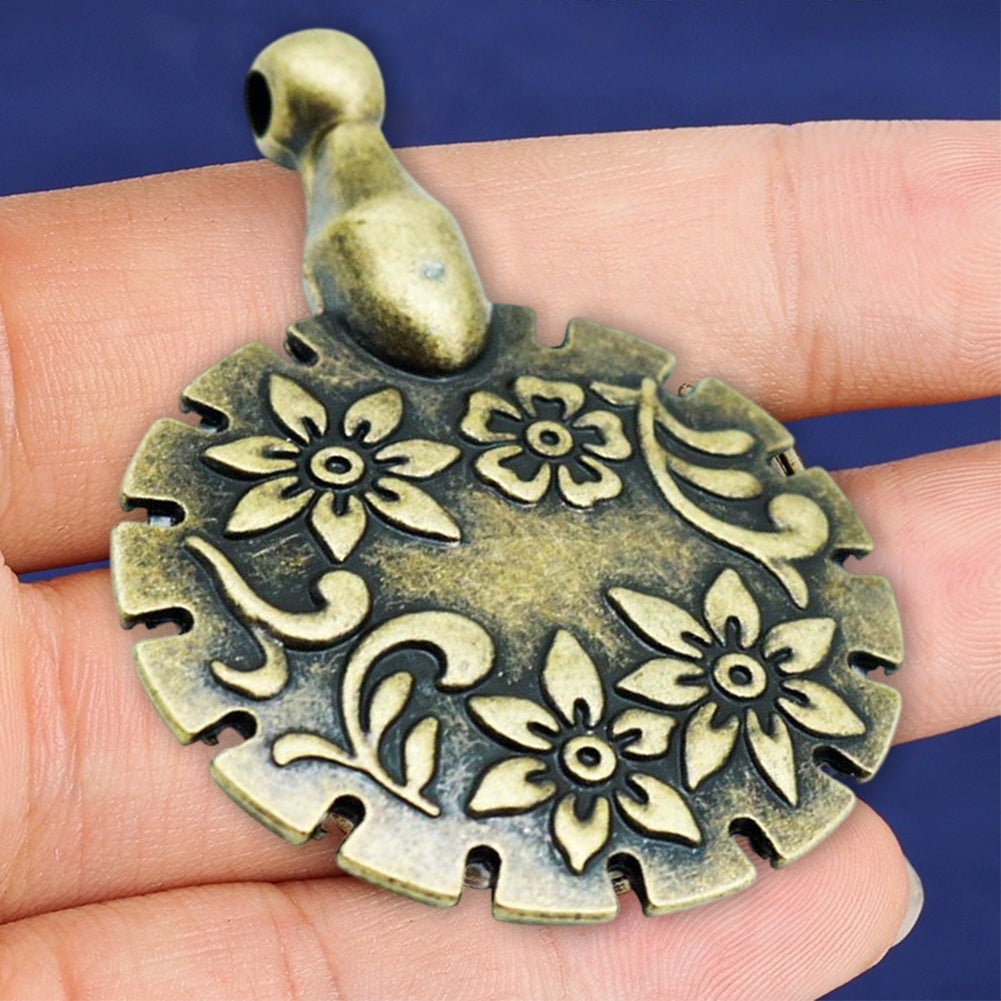 Cross Stitch Bronze Thread Cutter Pendant Antique Thread Cutter (Bronze Colour)