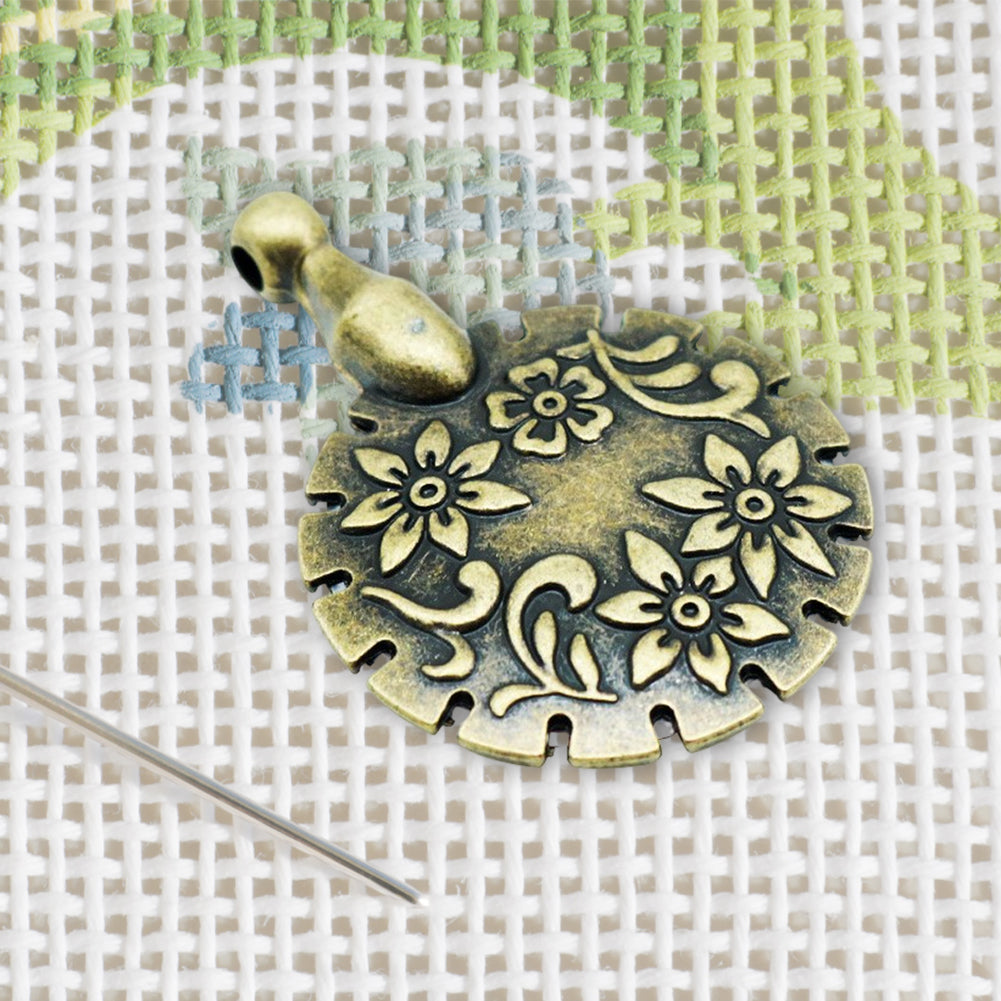 Cross Stitch Bronze Thread Cutter Pendant Antique Thread Cutter (Bronze Colour)