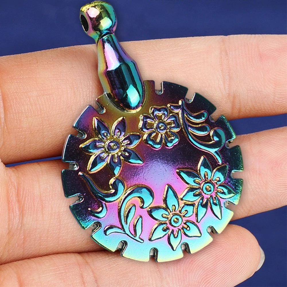 Cross Stitch Bronze Thread Cutter Pendant Antique Thread Cutter (Technicolor)