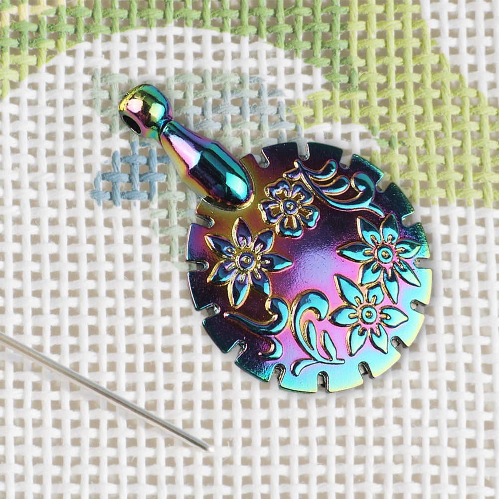 Cross Stitch Bronze Thread Cutter Pendant Antique Thread Cutter (Technicolor)