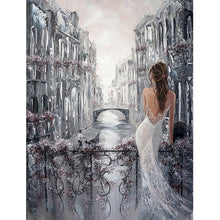 Load image into Gallery viewer, Beautiful Woman In Oil Painting 30*40CM(Canvas) Full Round Drill Diamond Painting
