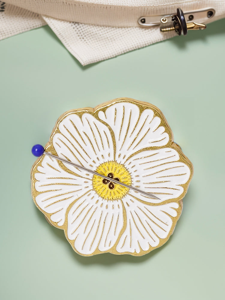 Aesthetic Alloy Cross Stitch Needle Minder Needlework Accessories (White Flower)