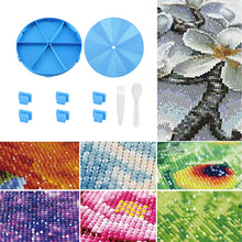 Load image into Gallery viewer, Beads Sorting Storage Tray Round Diamond Painting Tools with Lid (Blue)
