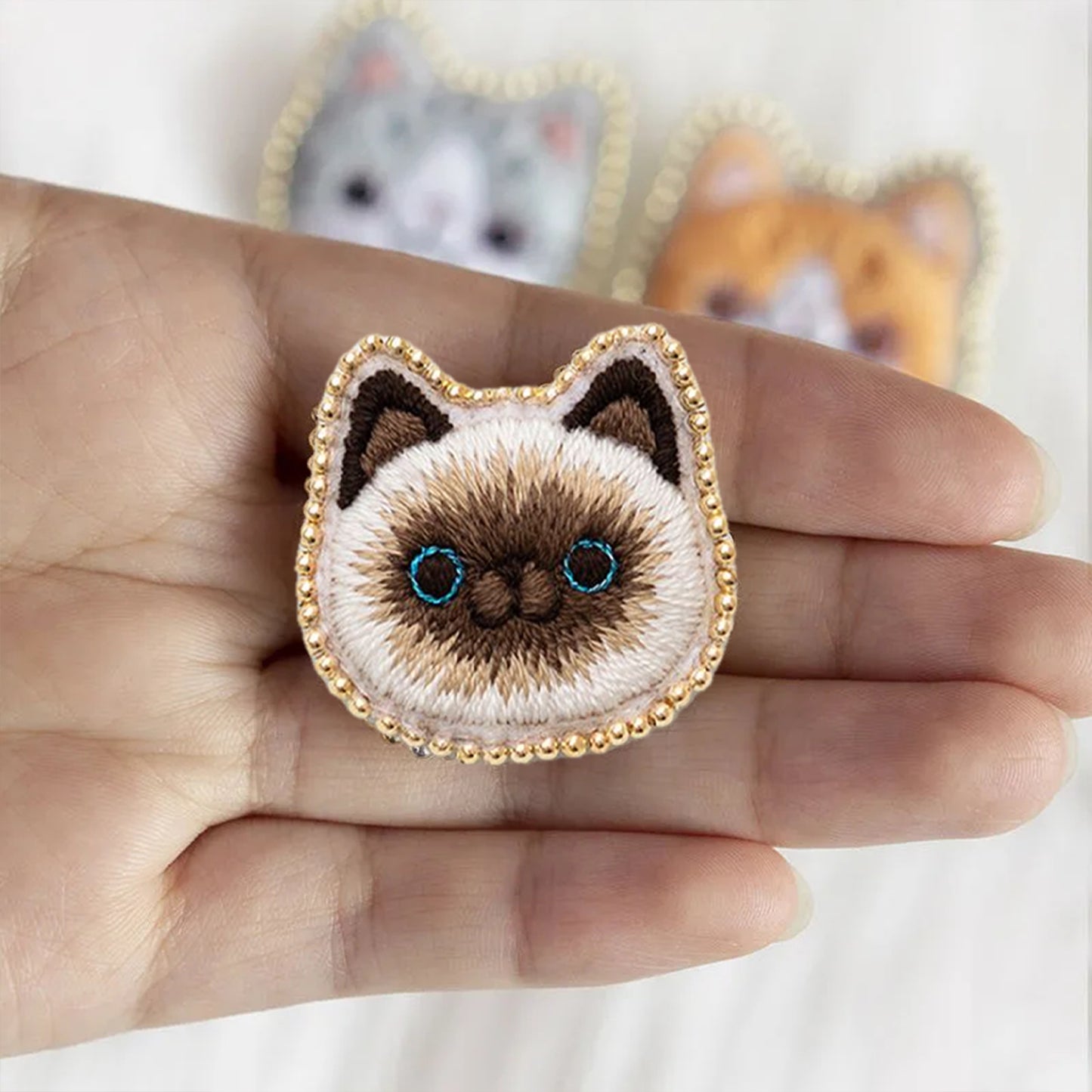 Siamese Cat Brooch DIY Embroidery Kit 3.5x3.5cm w/Embroidery Hoop for Beginners