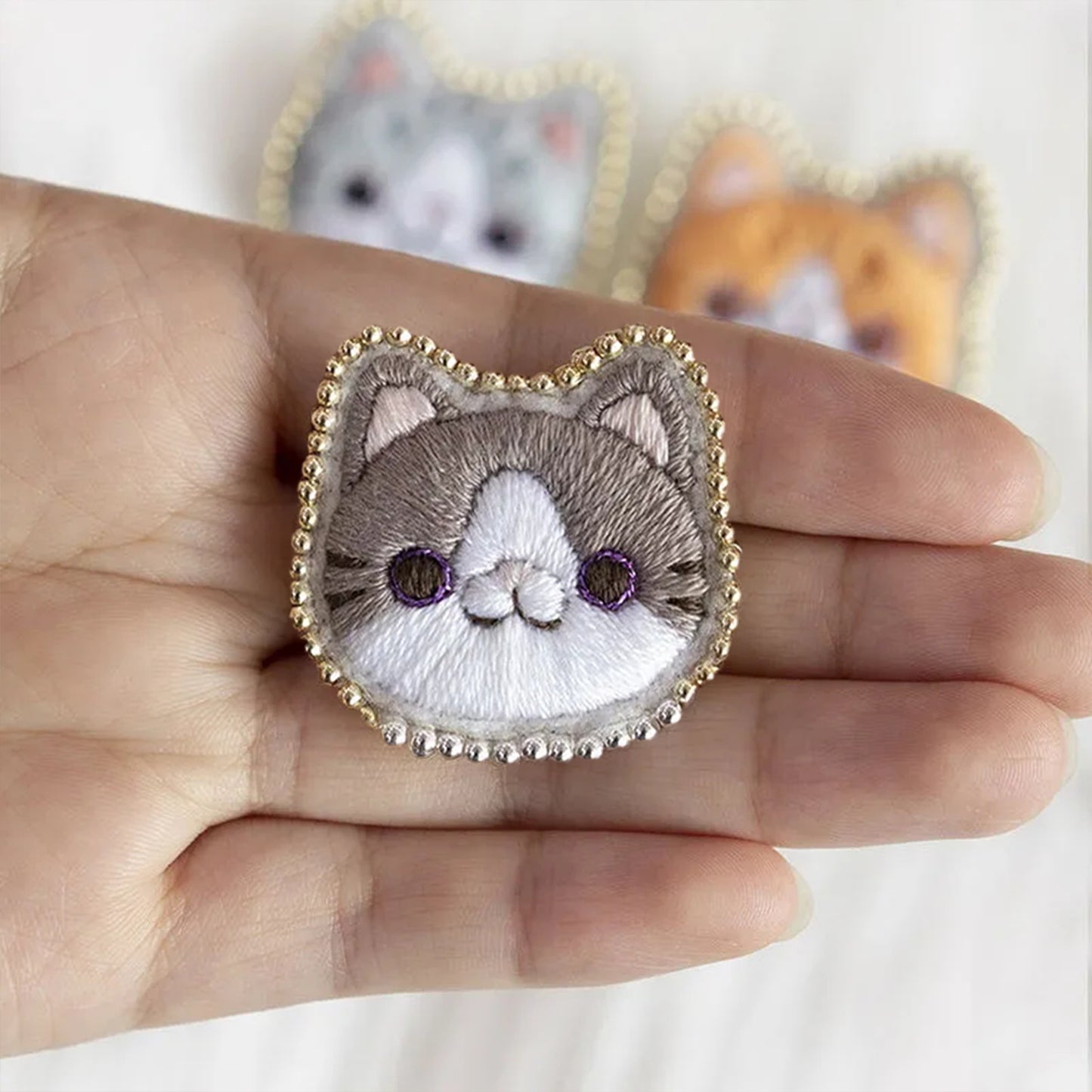 Gray Cat Brooch DIY Embroidery Kit 3.5x3.5cm w/Embroidery Hoop for Beginners