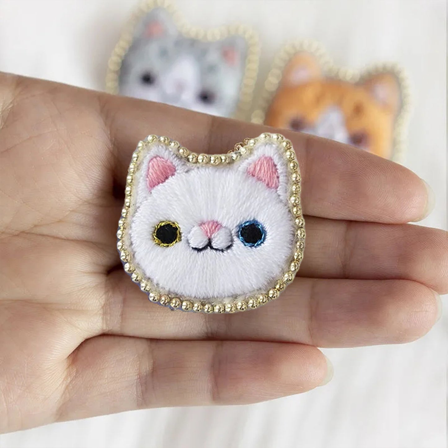 White Cat Brooch DIY Embroidery Kit 3.5x3.5cm w/Embroidery Hoop for Beginners
