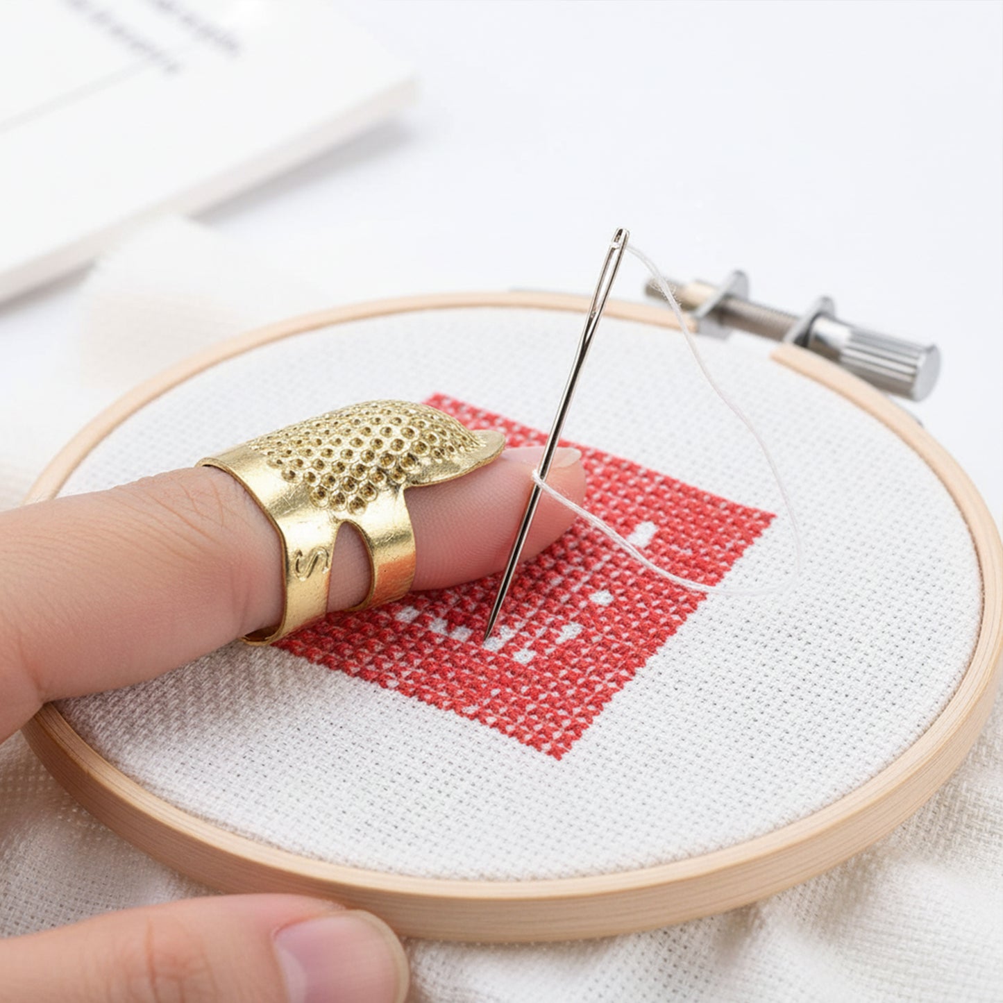 5PCS Cross-Stitch Tools Retro Adjustable Thimble Hand Sewing Thimble (Gold M)