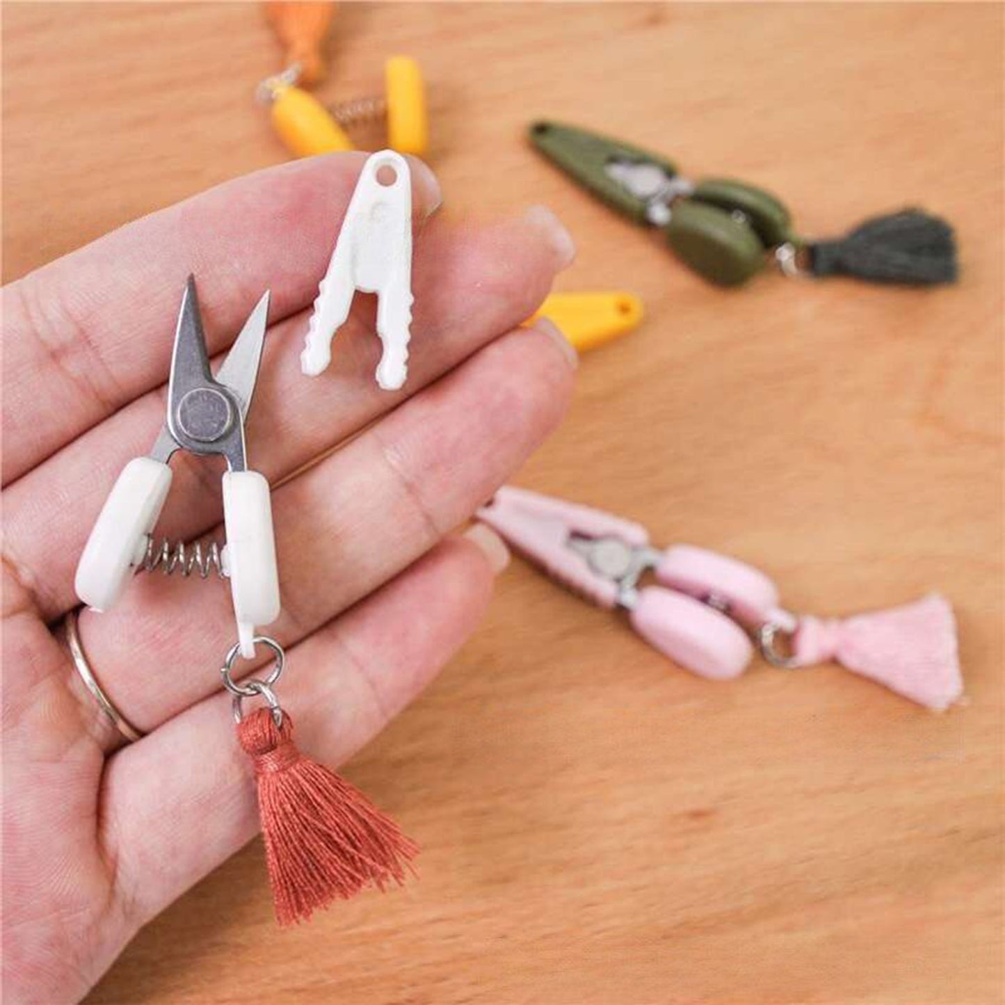 Small Craft Scissors with Tassel Mini Thread Snips Spring Loaded Design for Cross Stitch Embroidery Needlework Accessories (Pink)