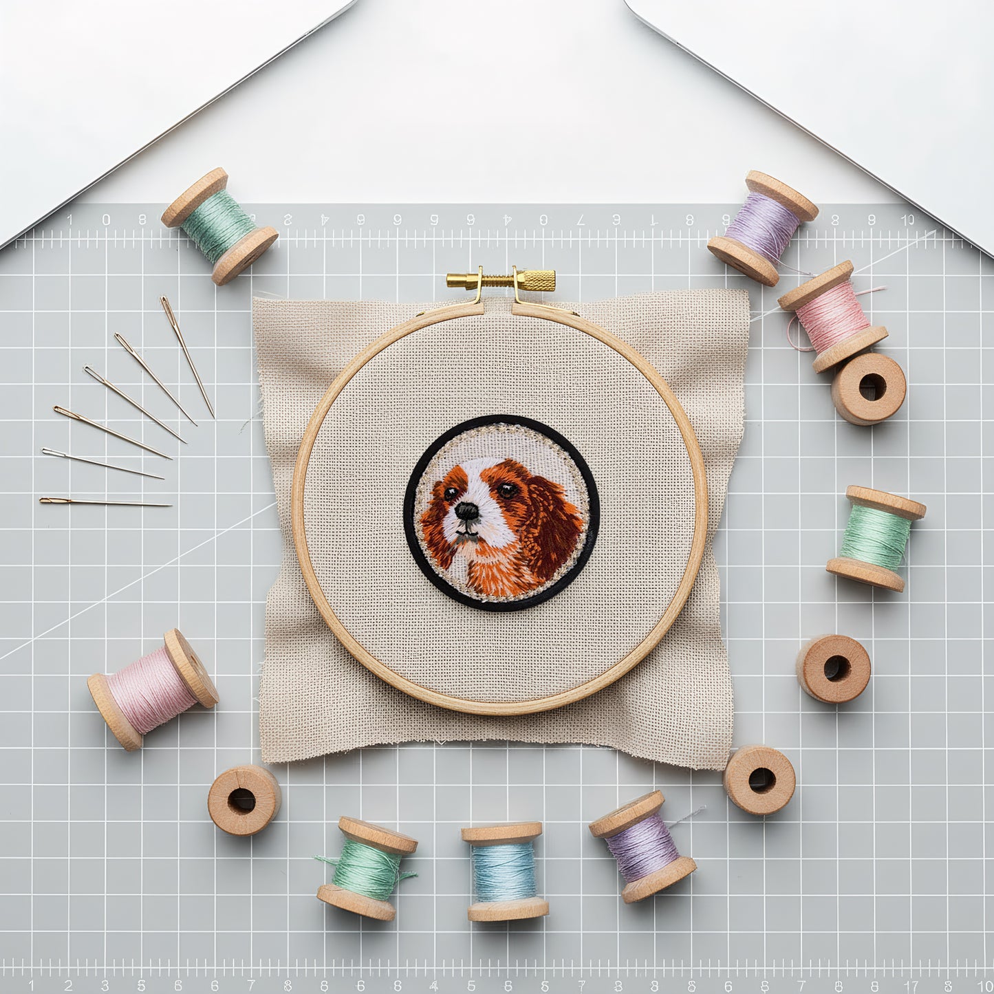 Quilted Animal Magnetic Needle Minder 40mm Needle Holder Back Suction Design Wooden Base for Cross Stitch Embroidery Needlework Accessories (King Dog)