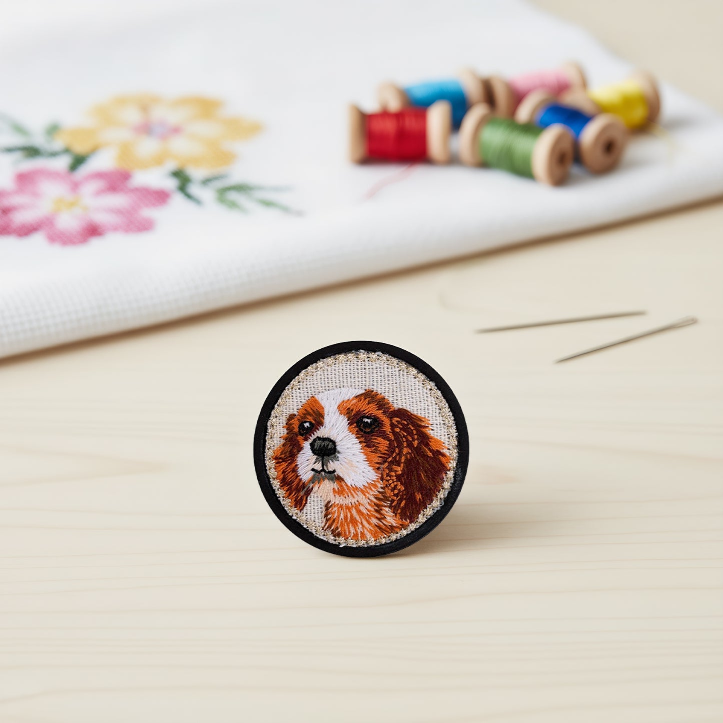 Quilted Animal Magnetic Needle Minder 40mm Needle Holder Back Suction Design Wooden Base for Cross Stitch Embroidery Needlework Accessories (King Dog)