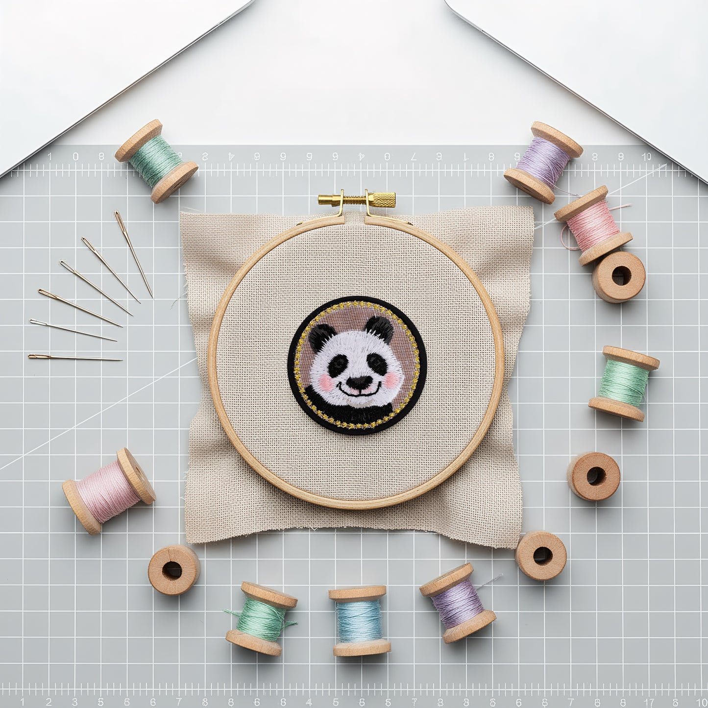 Quilted Animal Magnetic Needle Minder 40mm Needle Holder Back Suction Design Wooden Base for Cross Stitch Embroidery Needlework Accessories (Panda)