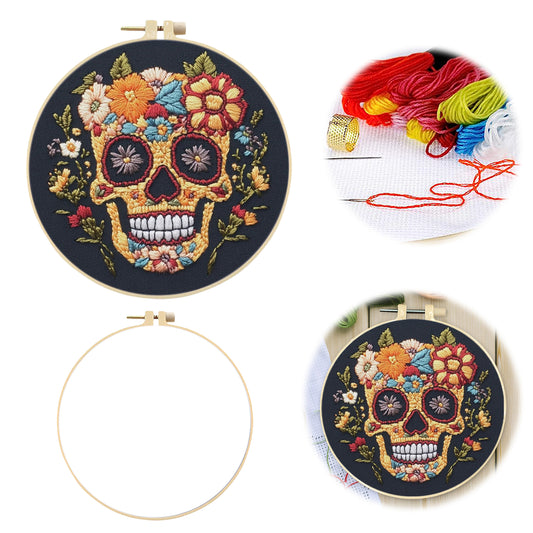 Goldener Totenkopf – DIY-Stickset für Kreuzstich mit Muster, Baumwollgarnen, Nadeln und Stickrahmen 30×30 cm