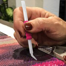 Load image into Gallery viewer, 5D DIY Diamond Painting Pen Durable Embroidery Pen for Kids Adult 3 Drills

