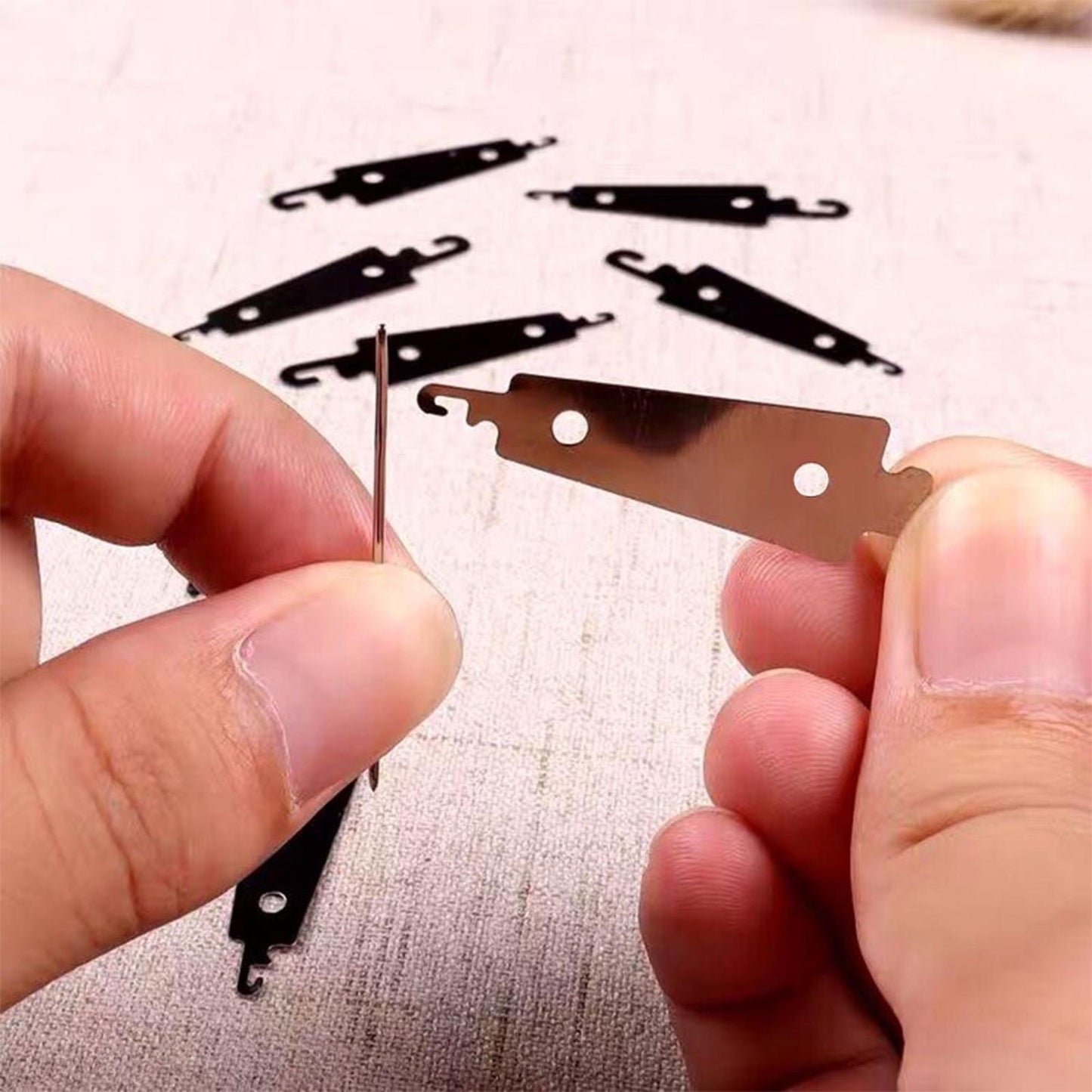 10PCS Stainless Steel Needle Threader Cross Stitch Sewing Needle Threader Needles Threading Guide Device Cross-Stitch Accessory