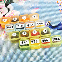 Load image into Gallery viewer, 3000 Pieces Blank Labels Small Labels for 5D DIY Diamond Painting (Heart shaped)
