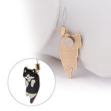Load image into Gallery viewer, Cute Cat Magnetic Needle Holder Threader Household Magnetic Pin Holder (Black)
